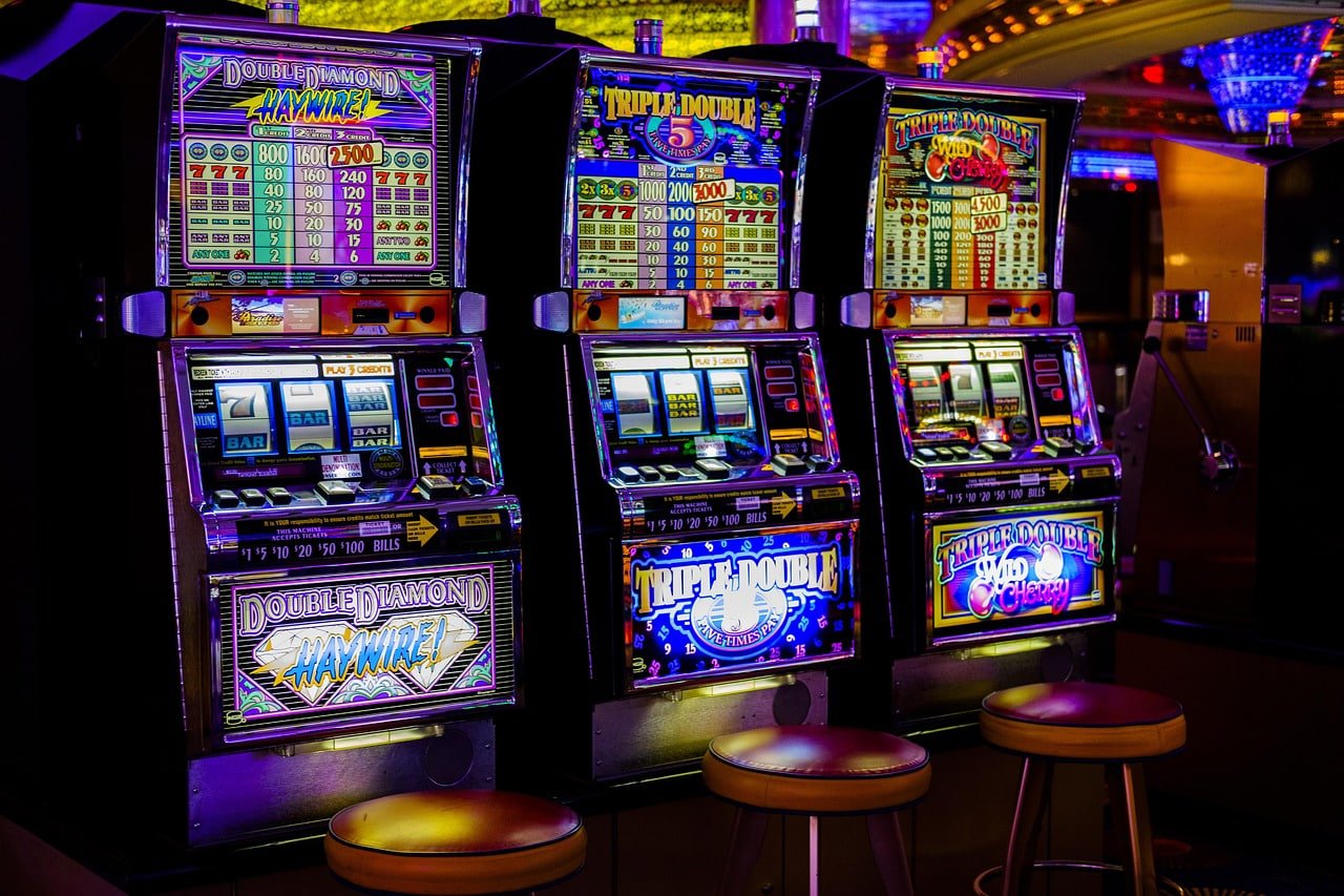 bet789 ဂိမ်းလော်ဘီ Live Casino Baccarat ကစားသမားများ real dealer နှင့် ဂိမ်းကစားနေစဉ်